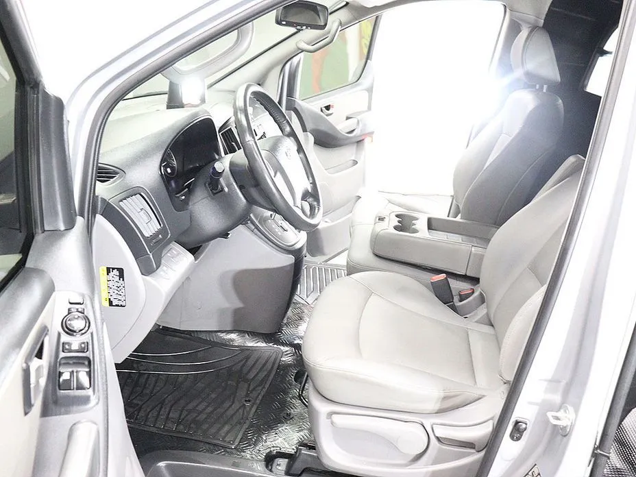 Hyundai Starex — фото 6
