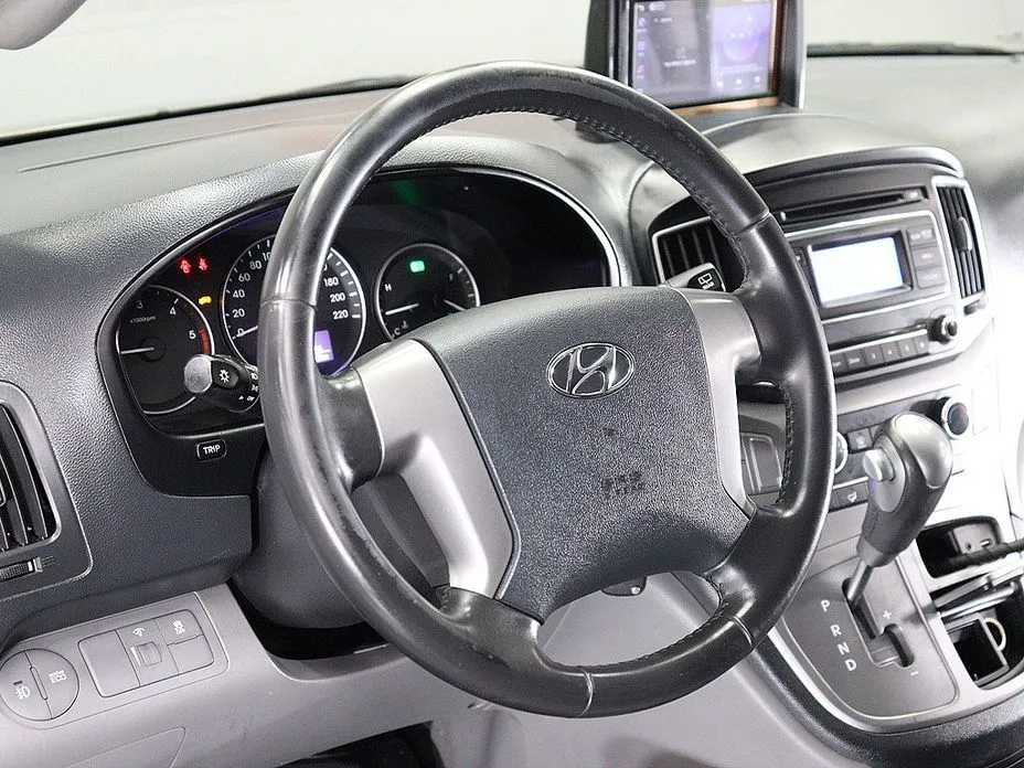 Hyundai Starex — фото 10