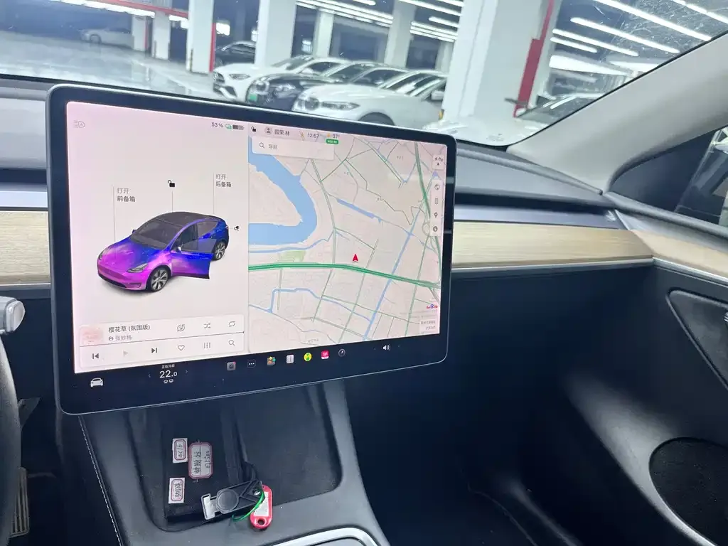 Tesla Model Y — фото 10