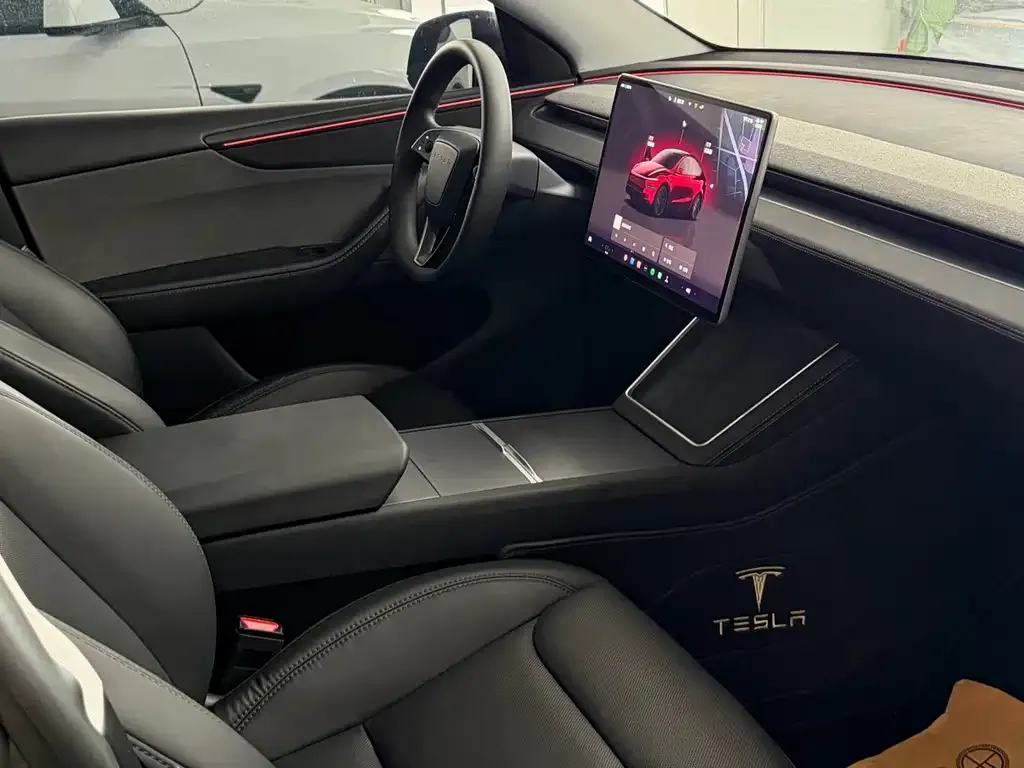Tesla Model Y — фото 10