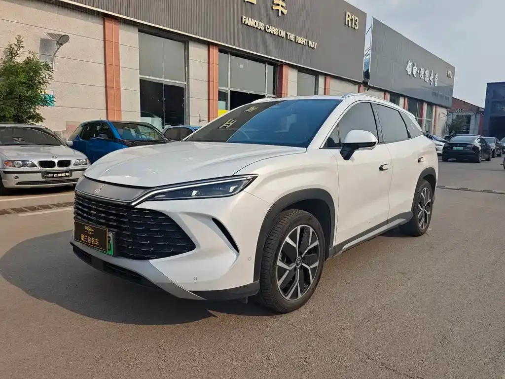 BYD L DM-i — фото 1