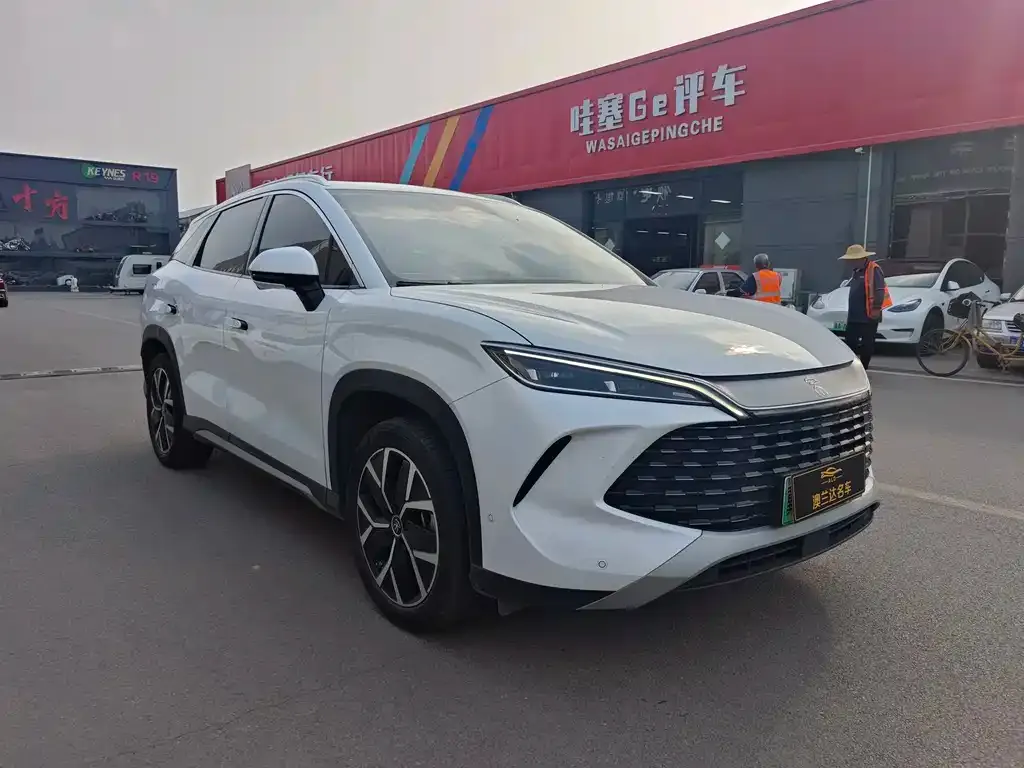 BYD L DM-i — фото 3