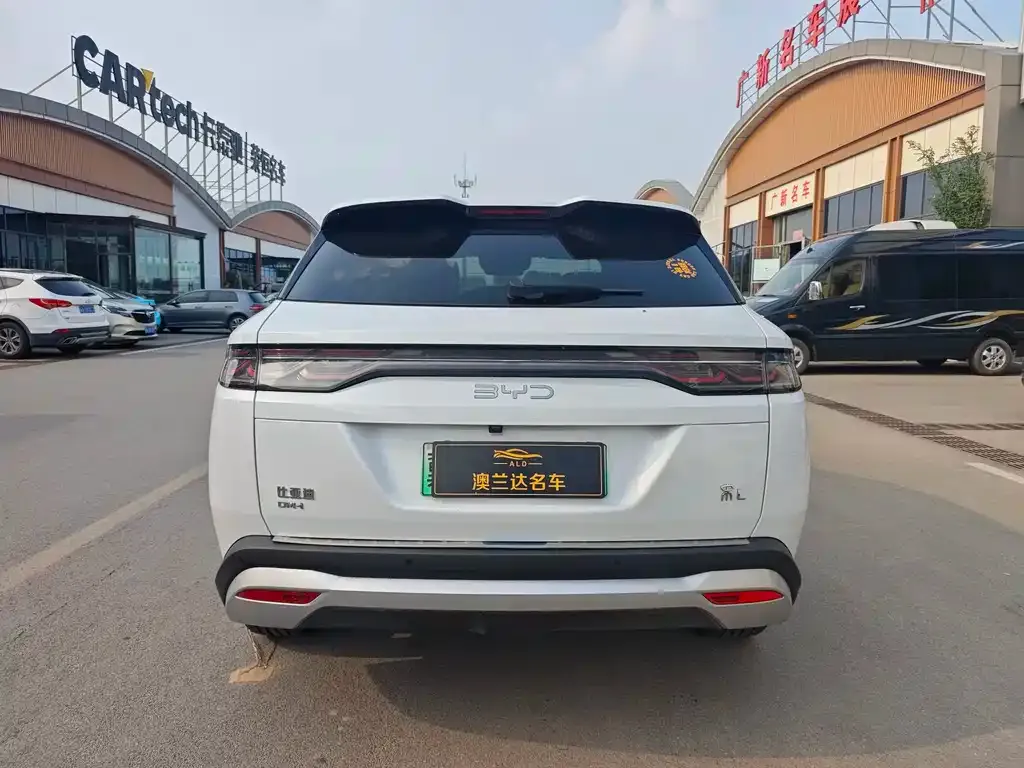 BYD L DM-i — фото 9