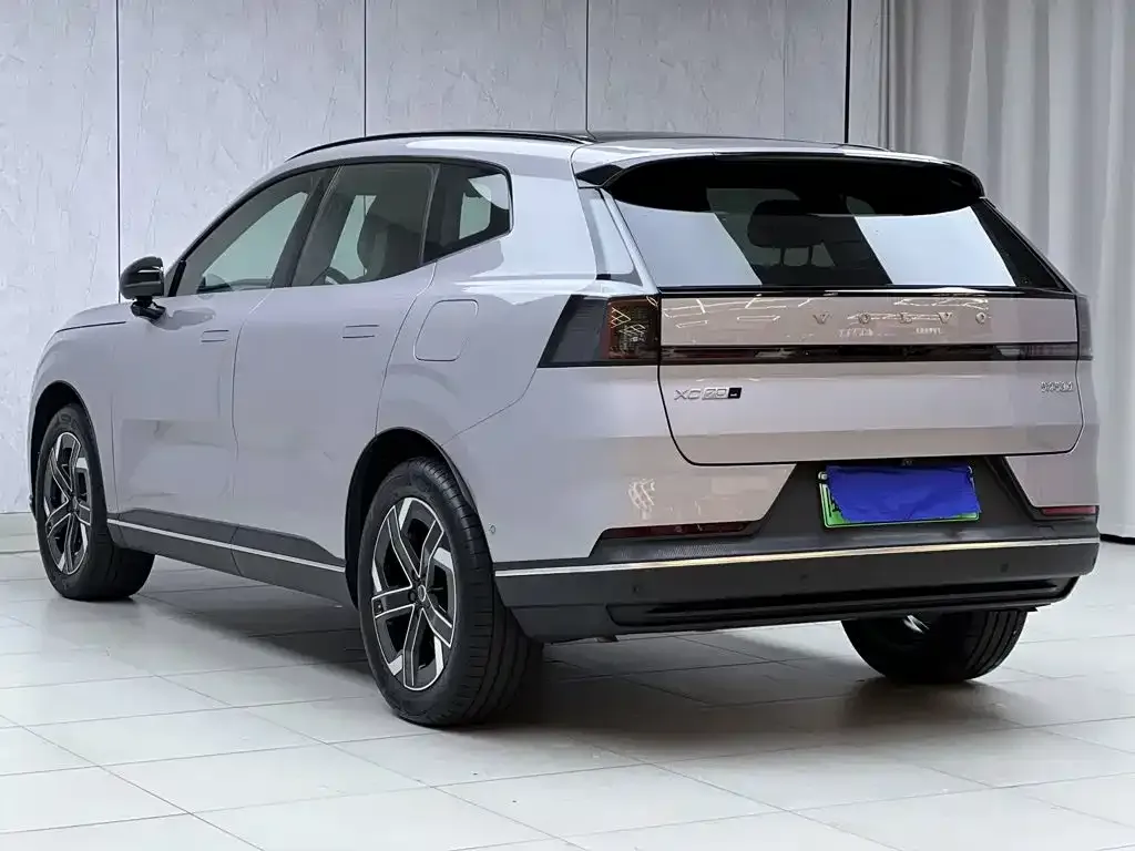 Volvo XC70 Plug-in Hybrid — фото 10