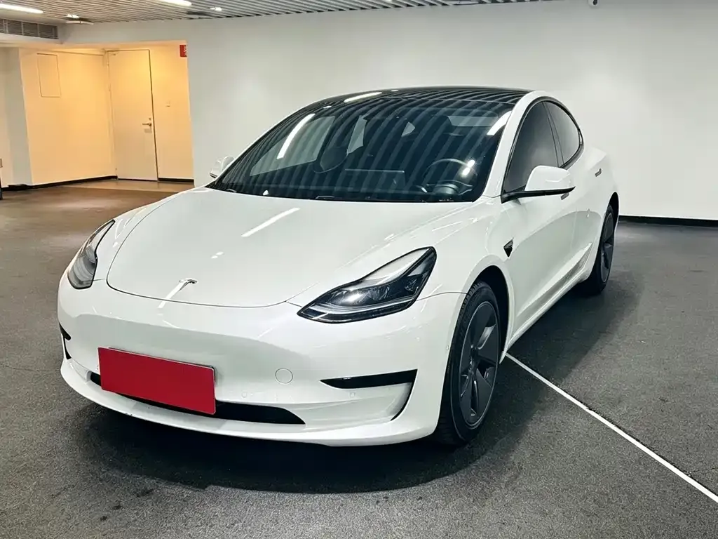 Tesla Model 3 — фото 1