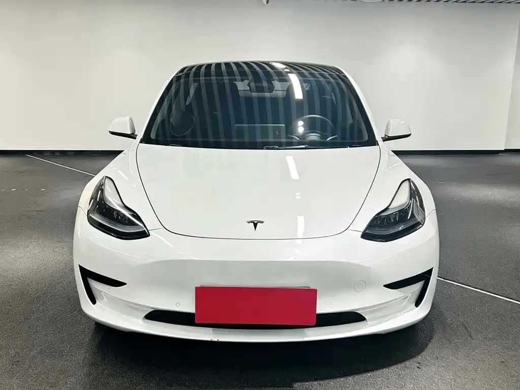 Tesla Model 3 — фото 8