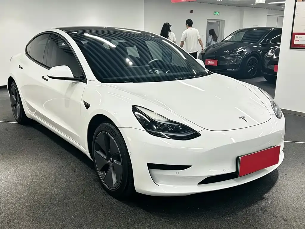 Tesla Model 3 — фото 6