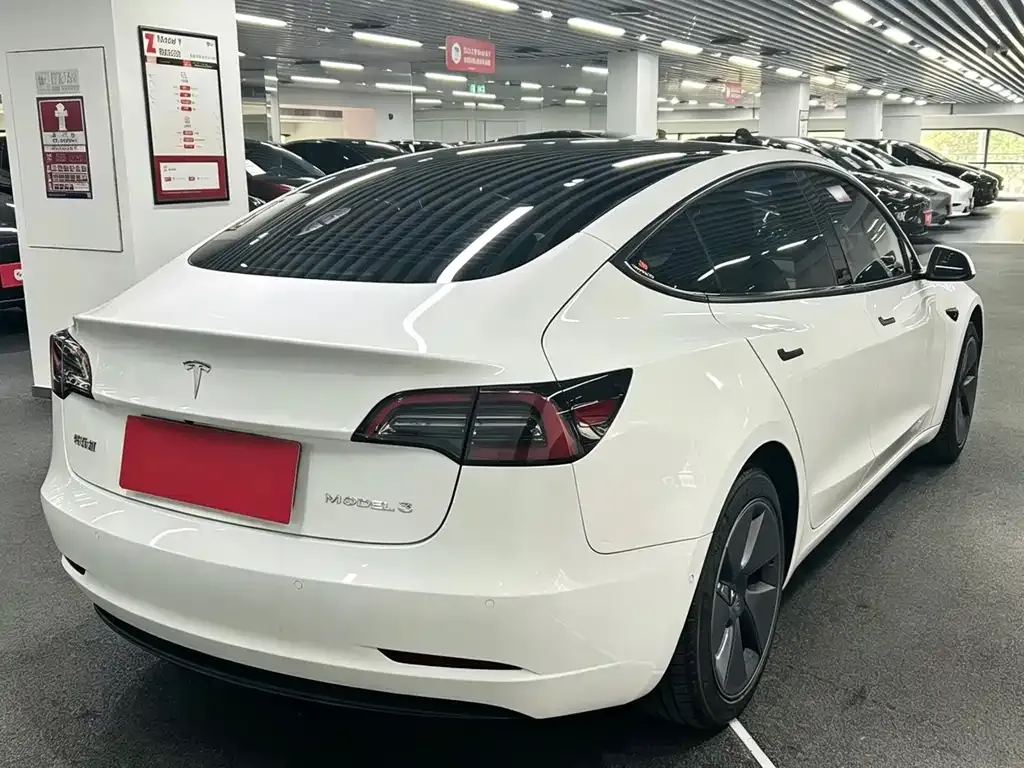 Tesla Model 3 — фото 7