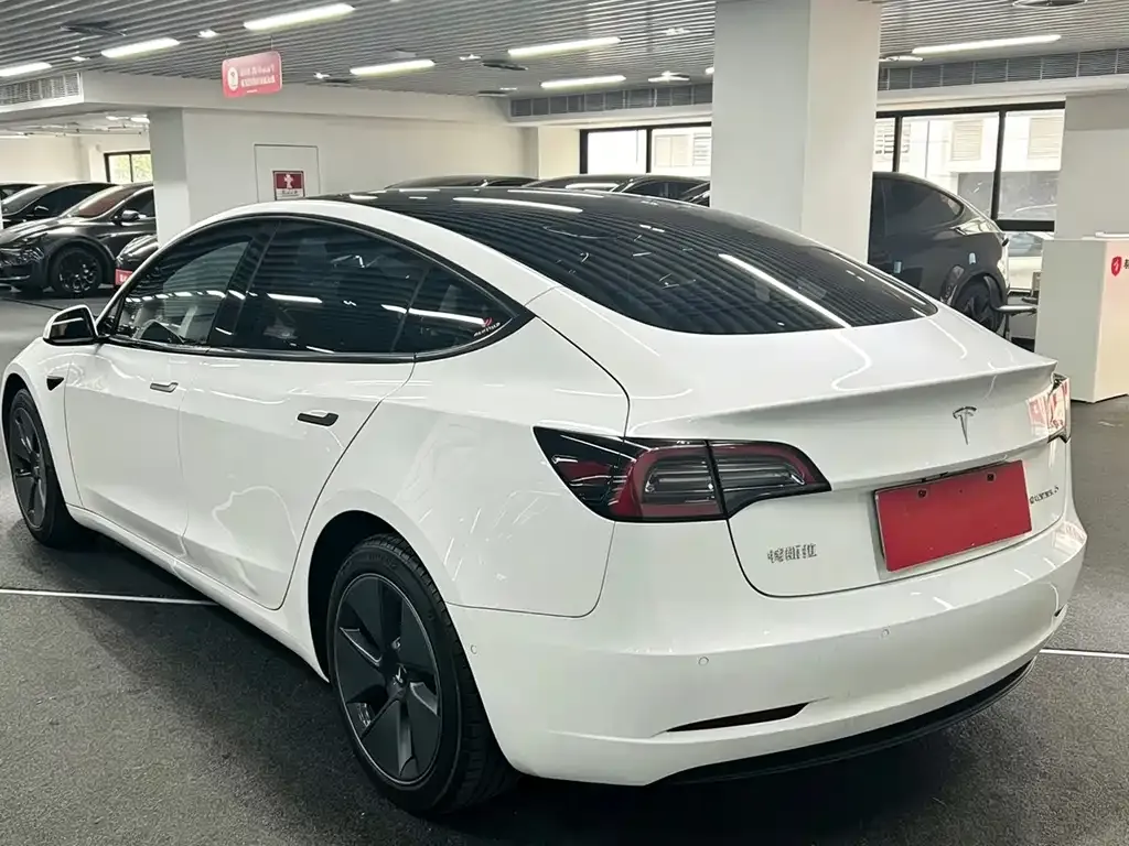 Tesla Model 3 — фото 4