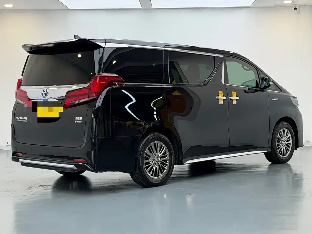 Toyota Alphard — фото 6
