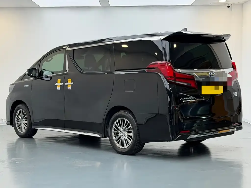 Toyota Alphard — фото 9