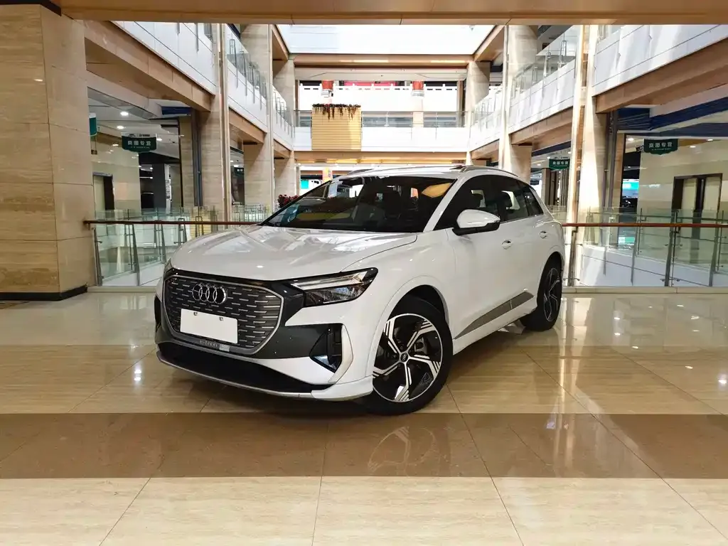 Audi Q4 e-tron — фото 1