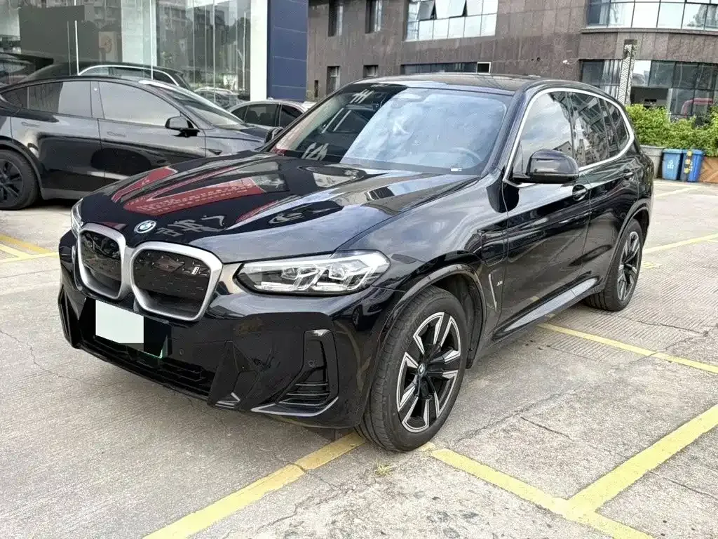 BMW iX3 — фото 1
