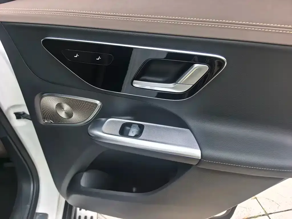 Mercedes-Benz EQE SUV — фото 4