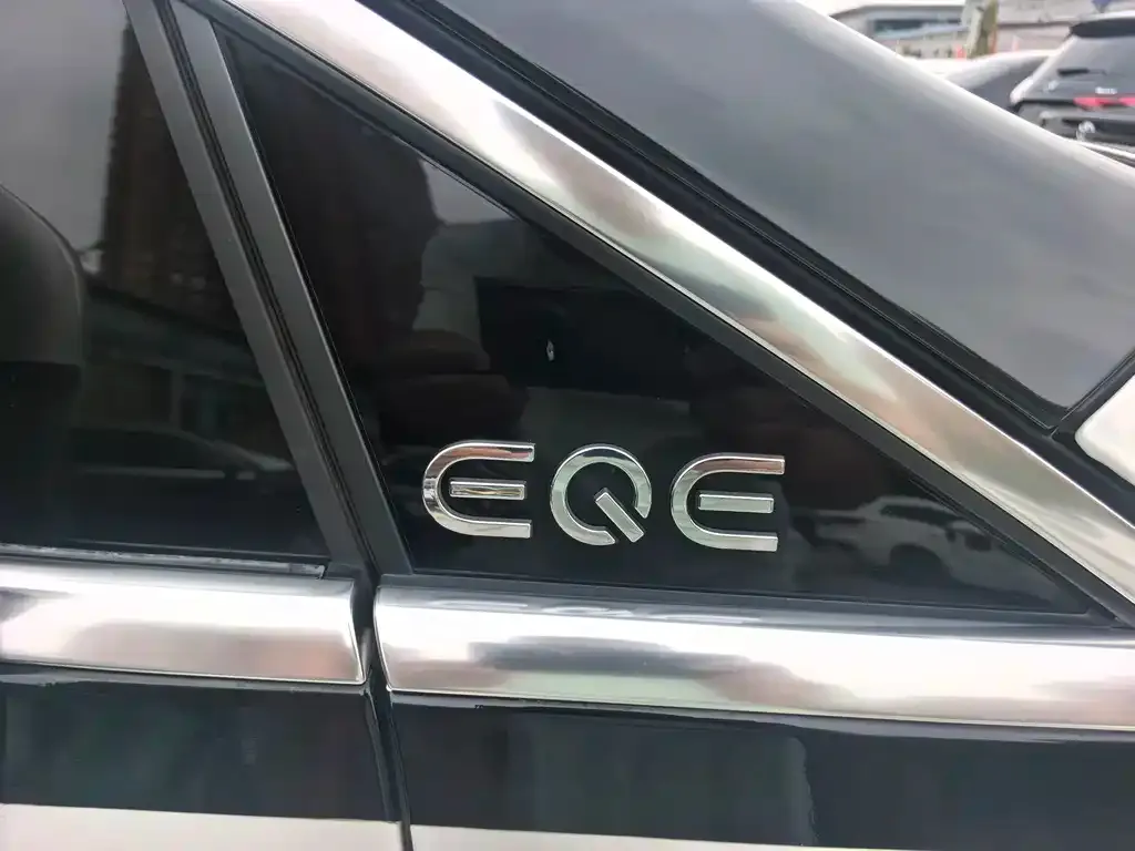 Mercedes-Benz EQE SUV — фото 3