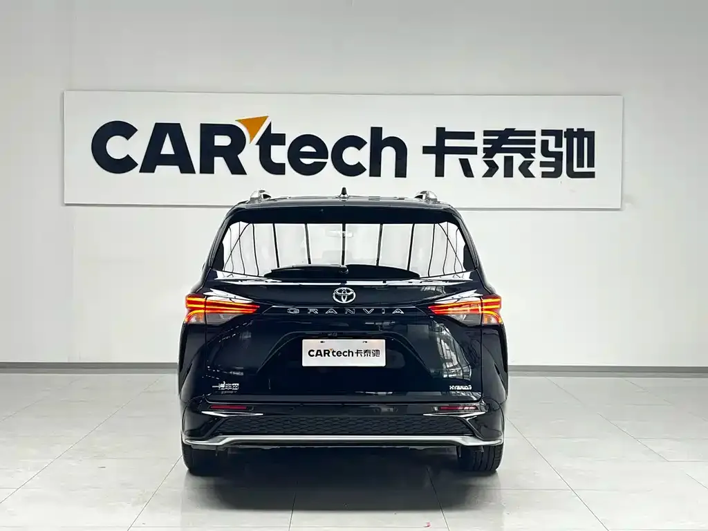 Toyota Granvia — фото 5