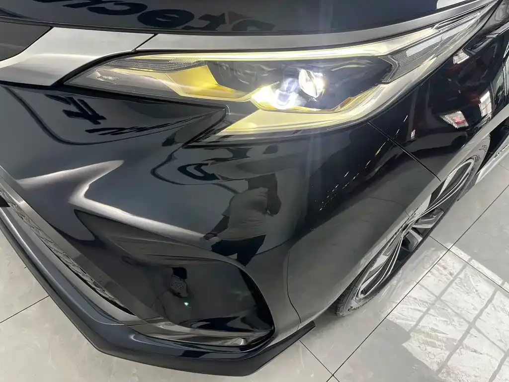 Toyota Granvia — фото 7