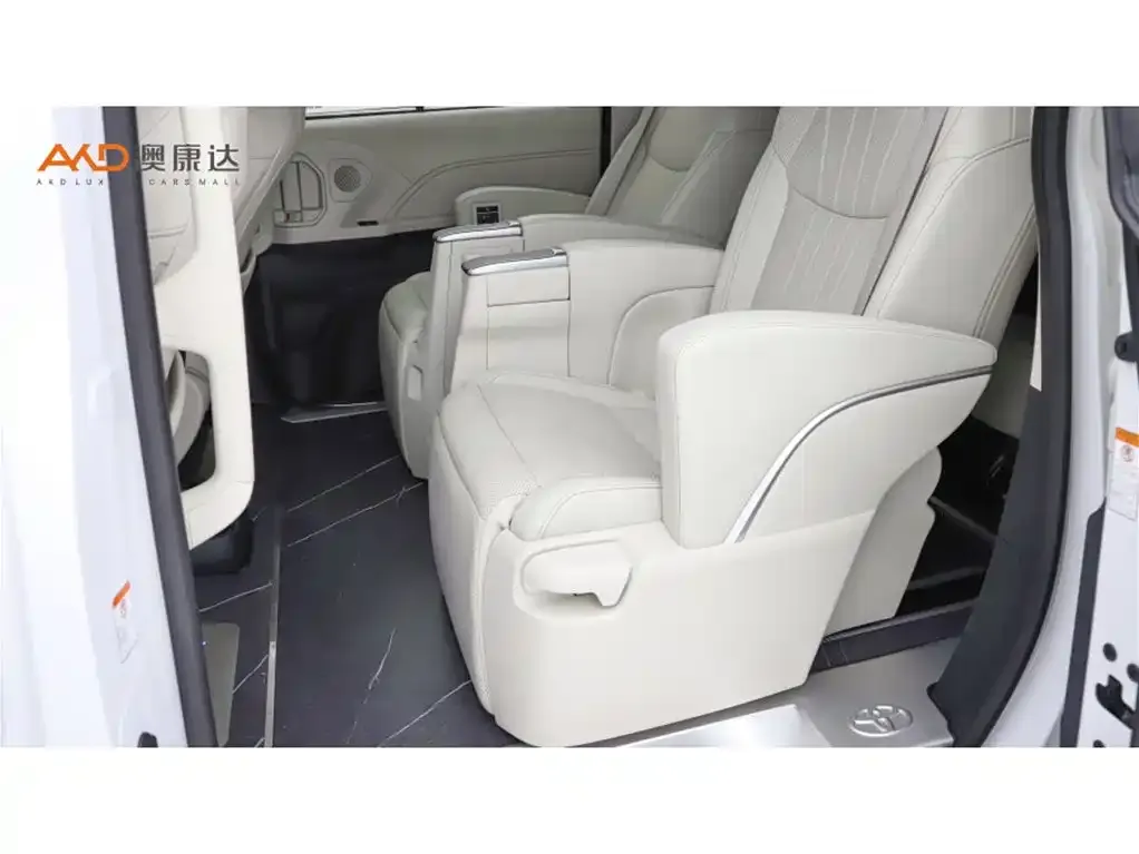 Toyota Granvia — фото 7