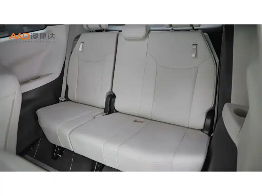Toyota Granvia — фото 3