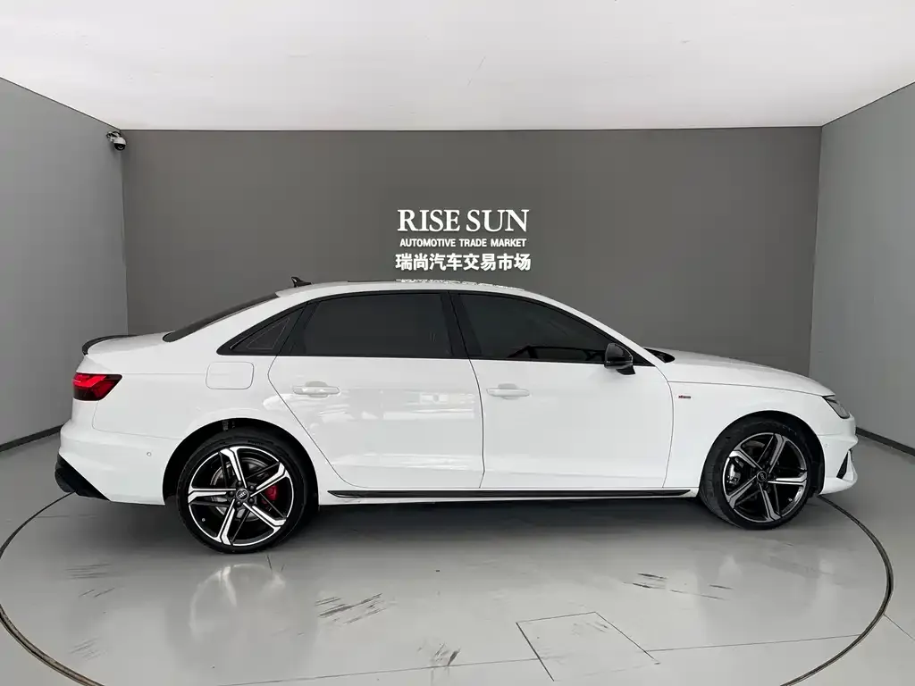 Audi A4L — фото 2