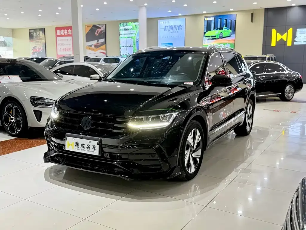 Volkswagen Tiguan L — фото 1