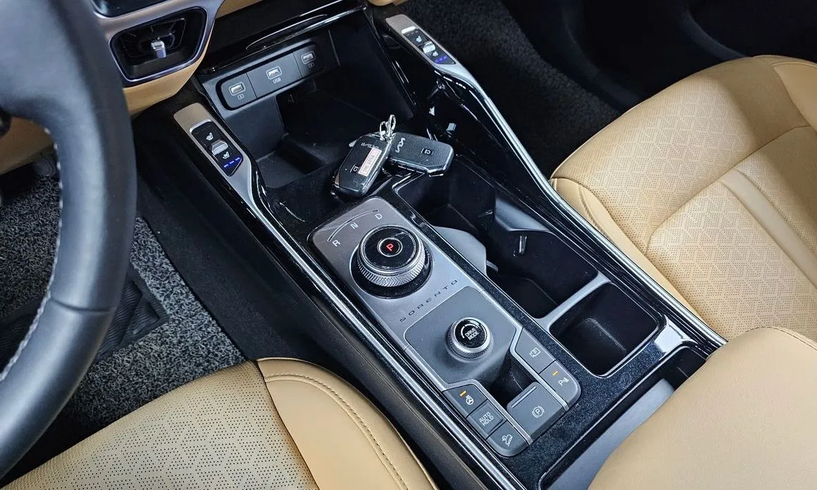 Kia Sorento — фото 8