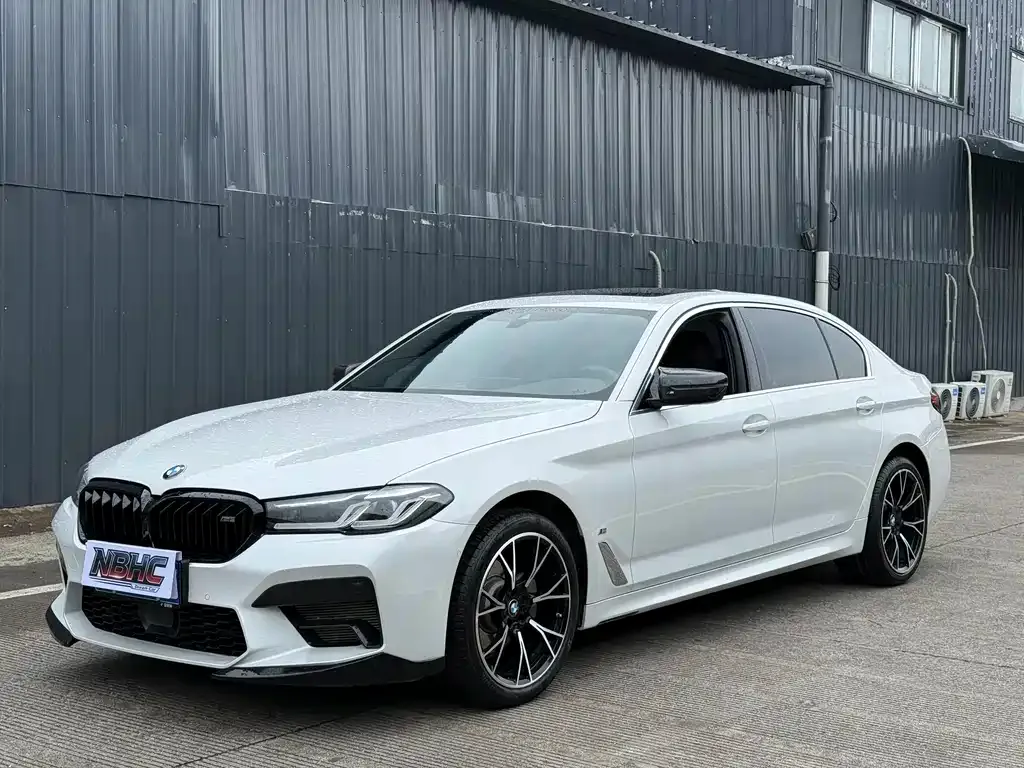 BMW 5 Series — фото 1