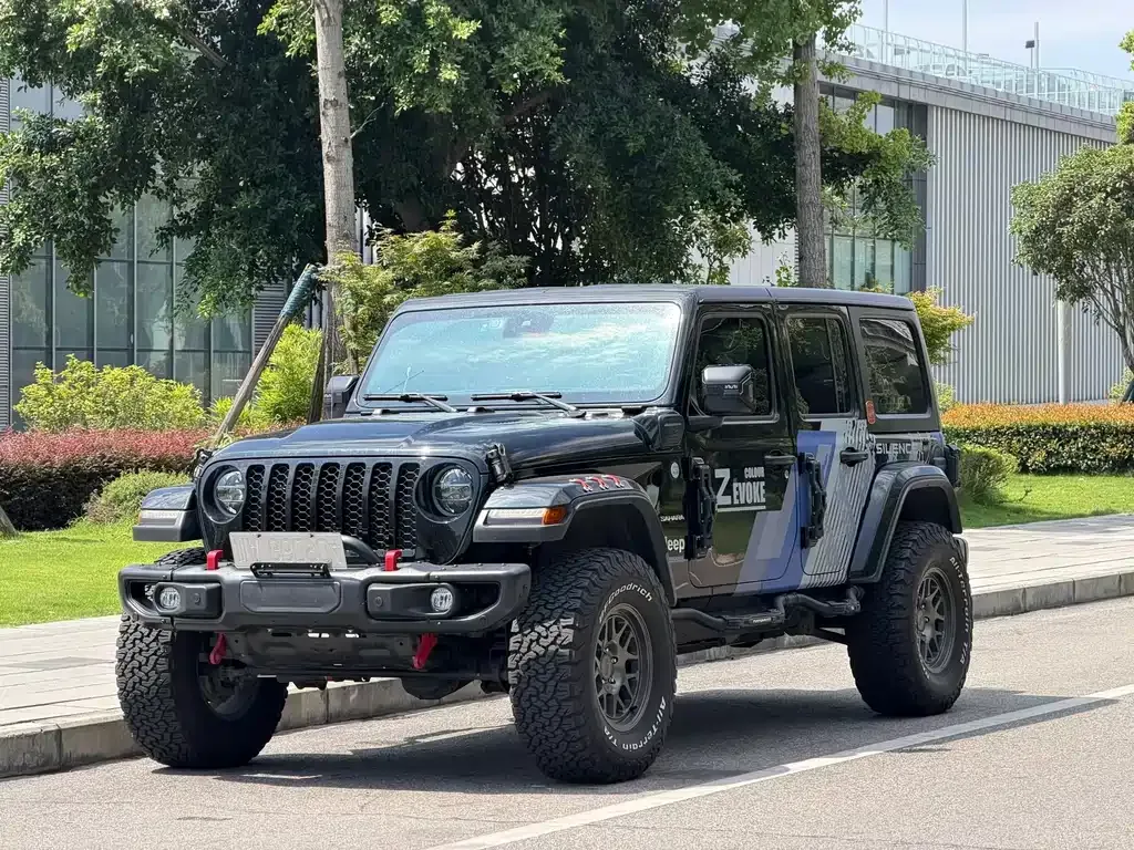 Jeep Wrangler — фото 1