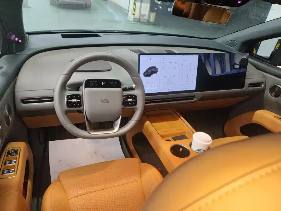 Li Auto i8 — фото 5