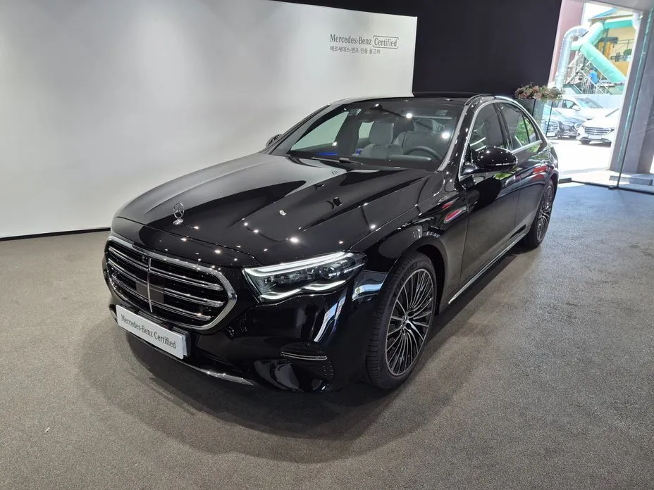Mercedes-Benz E-Class — фото 1