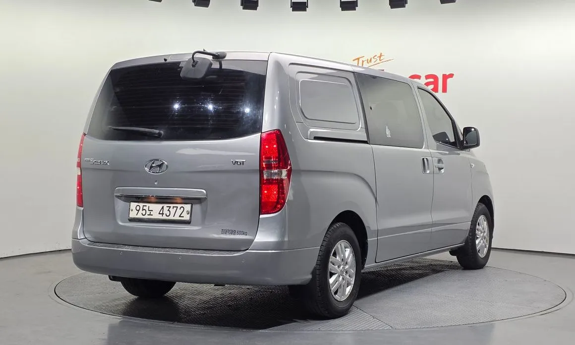 Hyundai Starex — фото 7