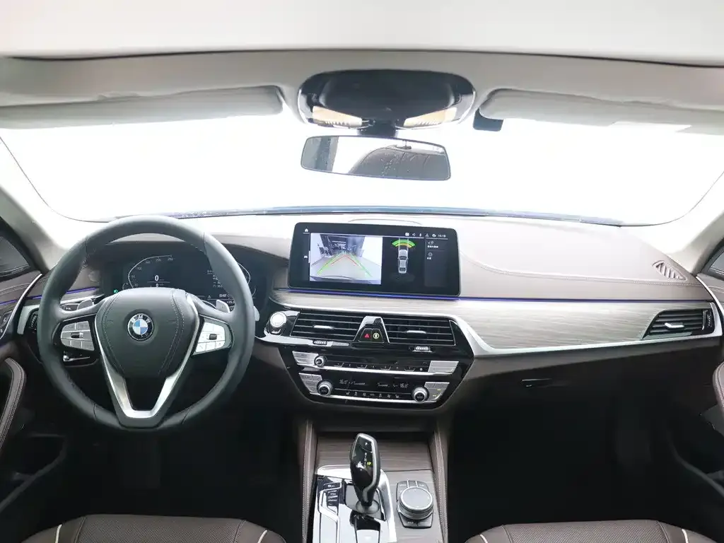 BMW 5 Series — фото 10