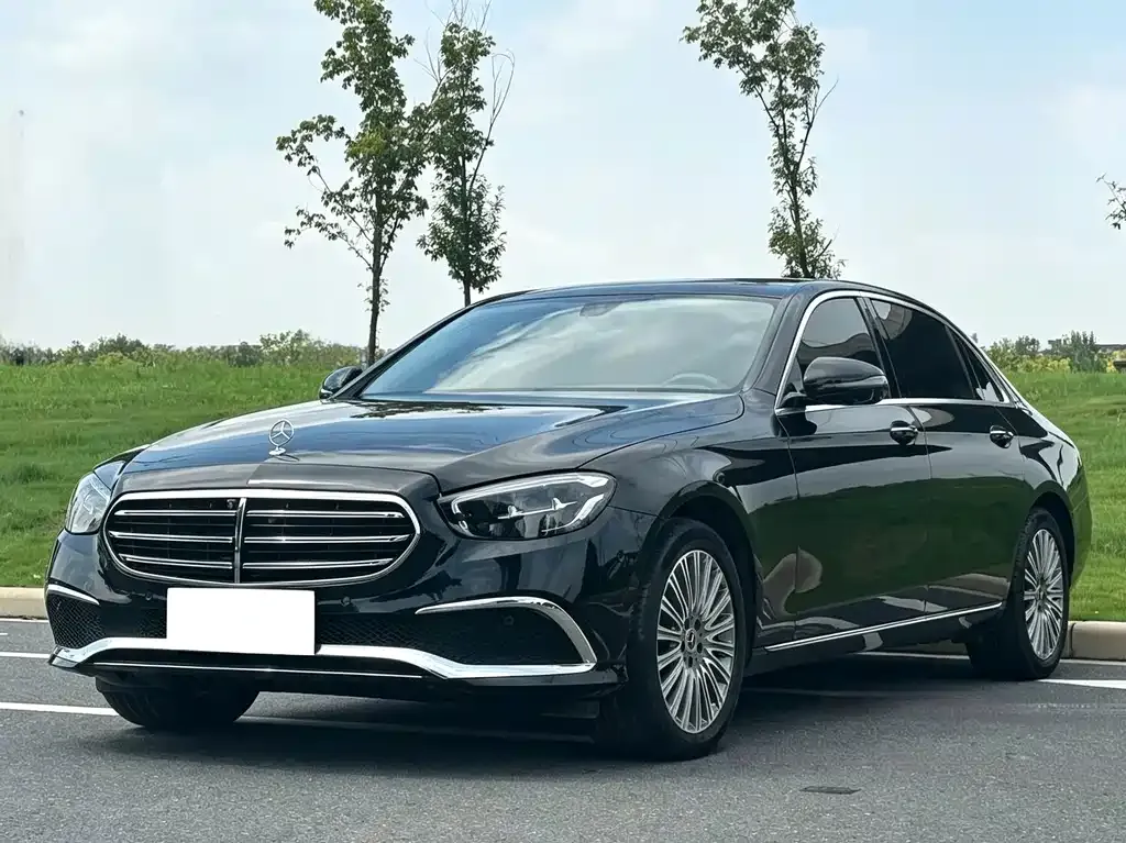 Mercedes-Benz E-Class — фото 1