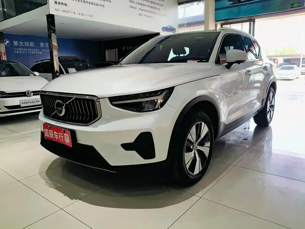 Volvo XC40 — фото 1