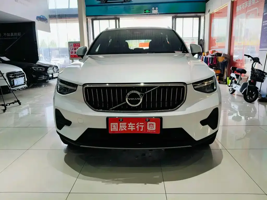 Volvo XC40 — фото 4