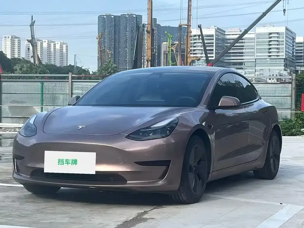 Tesla Model 3 — фото 1