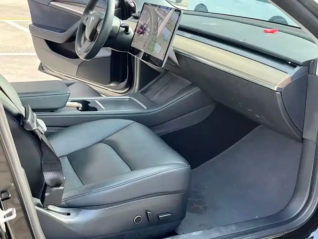 Tesla Model 3 — фото 9