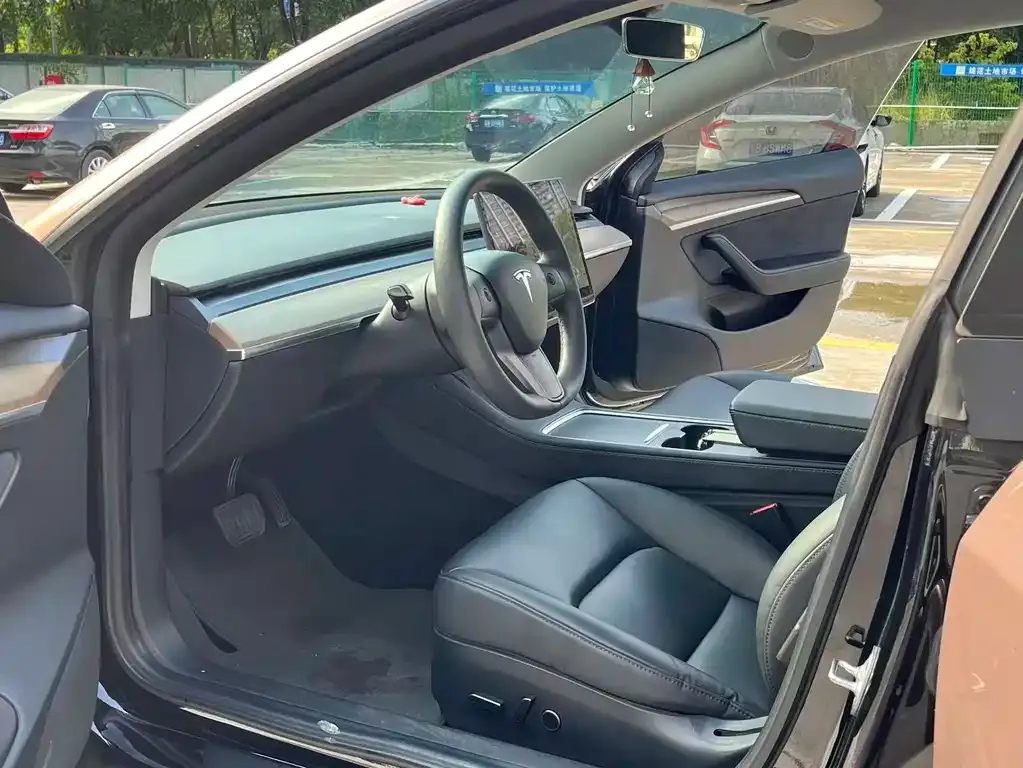 Tesla Model 3 — фото 10