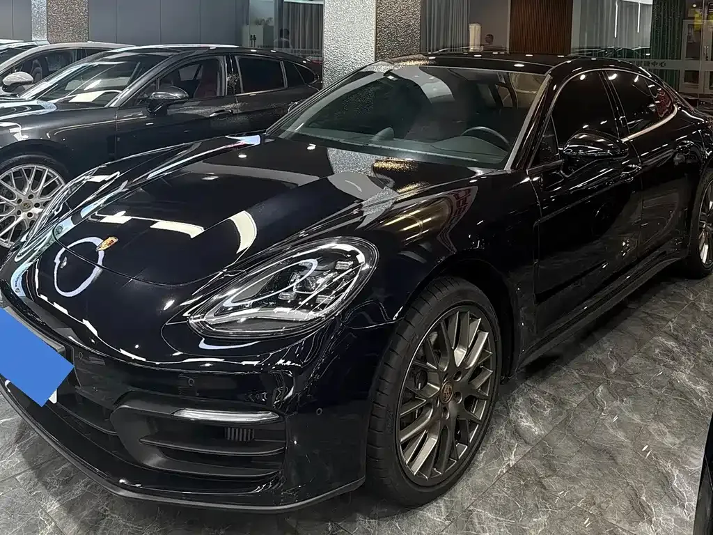 Porsche Panamera — фото 1