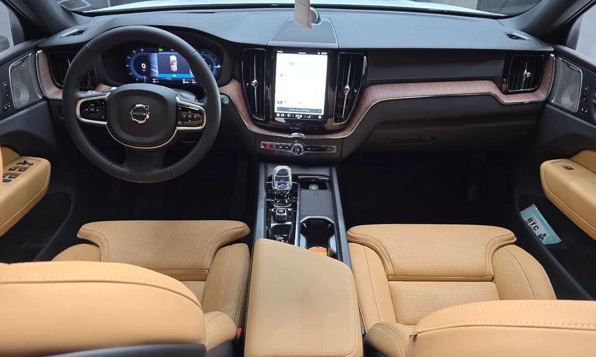 Volvo XC60 — фото 7
