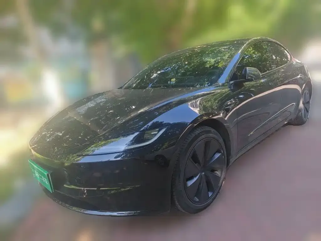 Tesla Model 3 — фото 1
