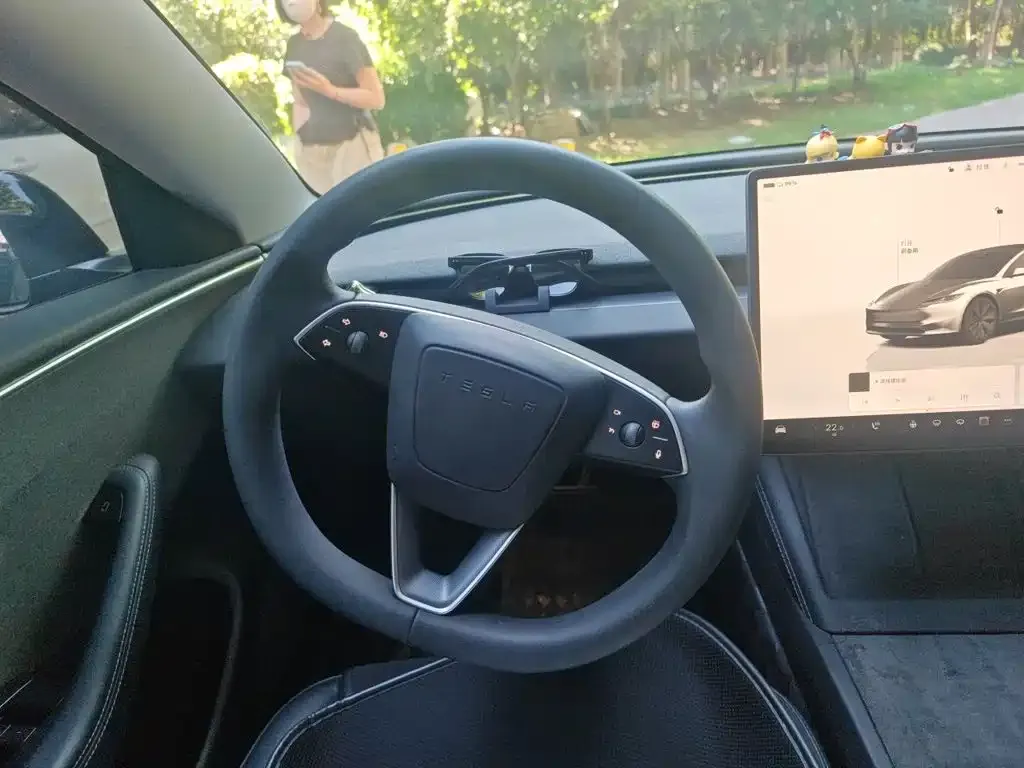 Tesla Model 3 — фото 4