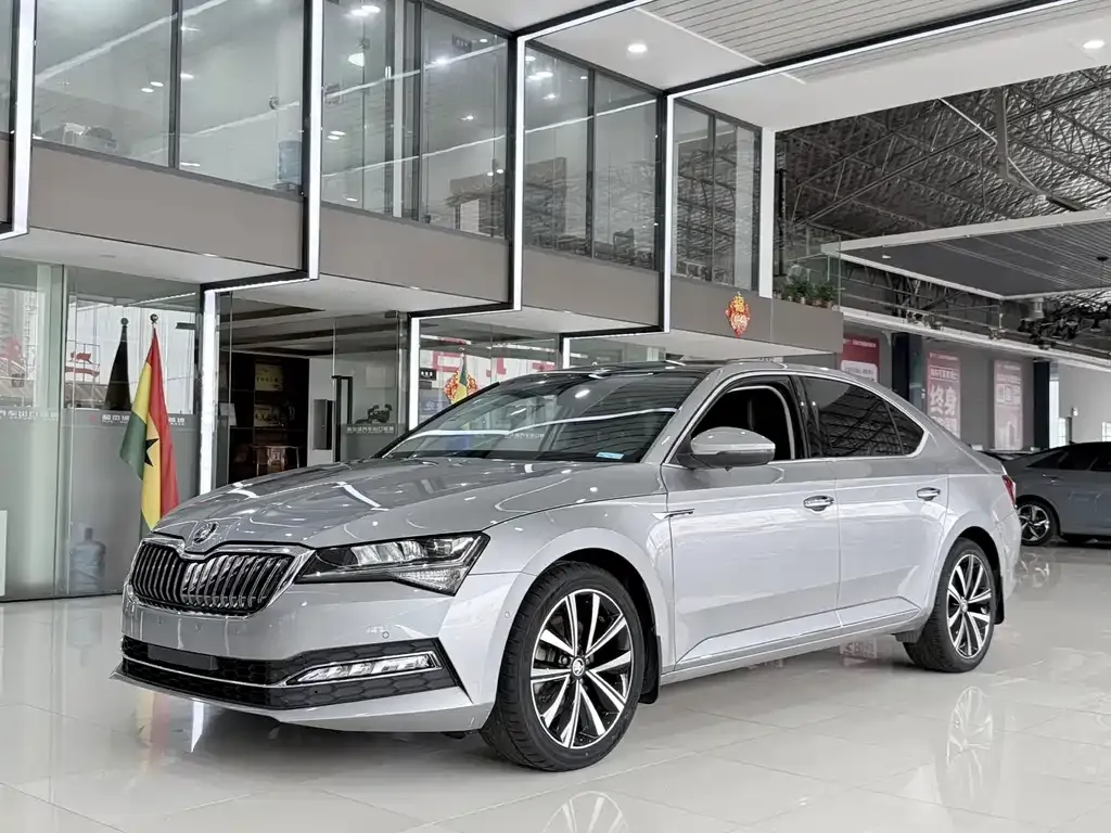 Skoda Superb — фото 1