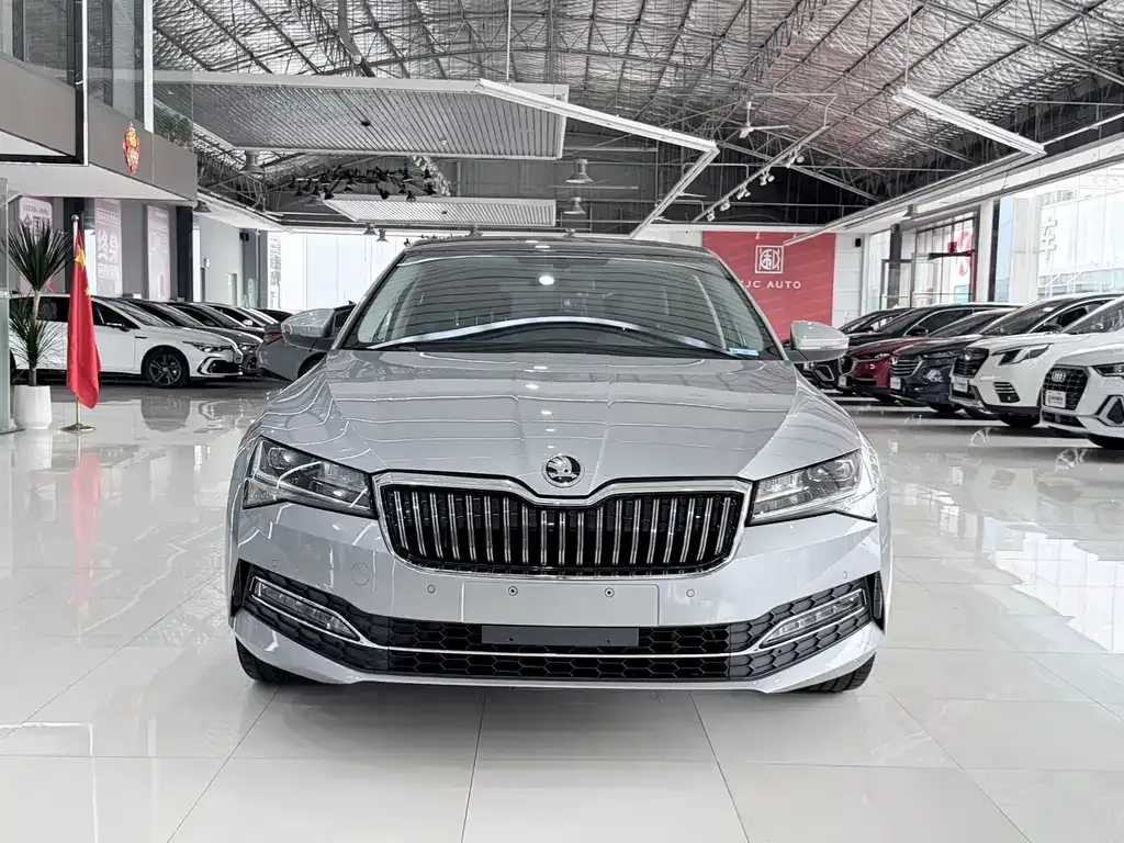 Skoda Superb — фото 7