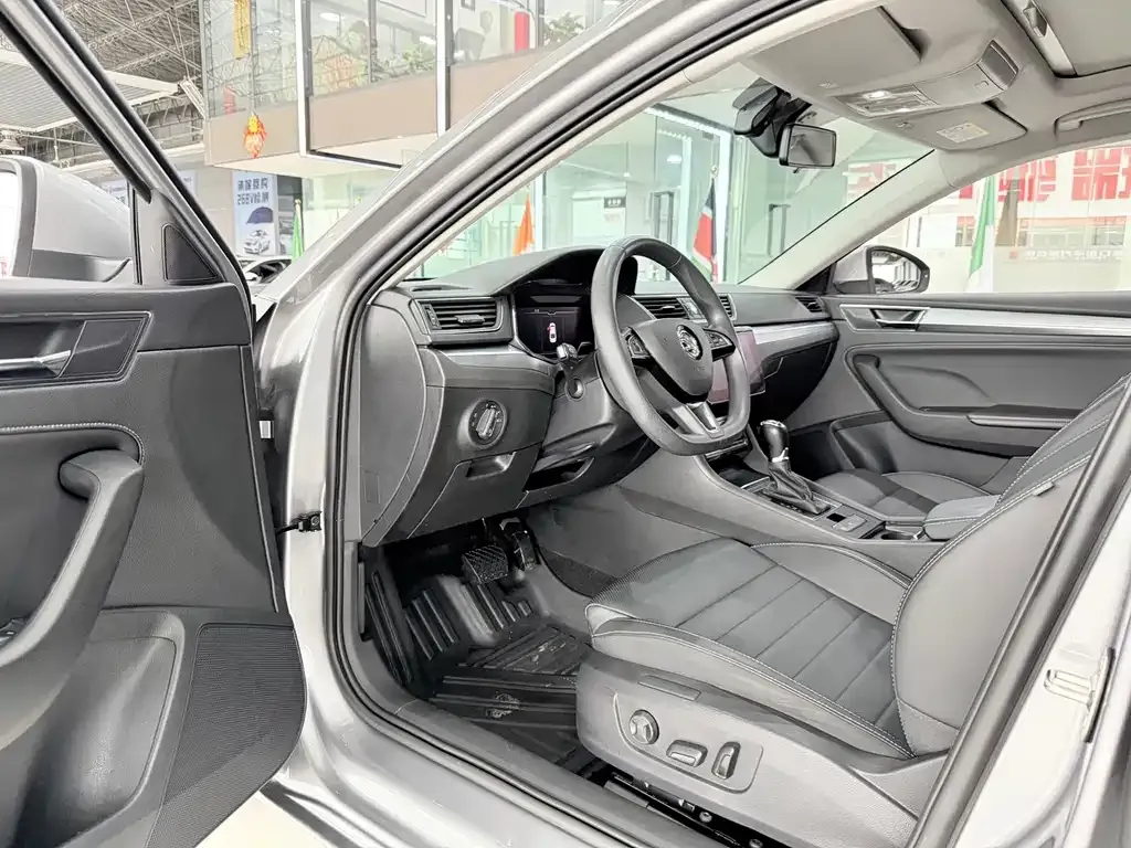 Skoda Superb — фото 10