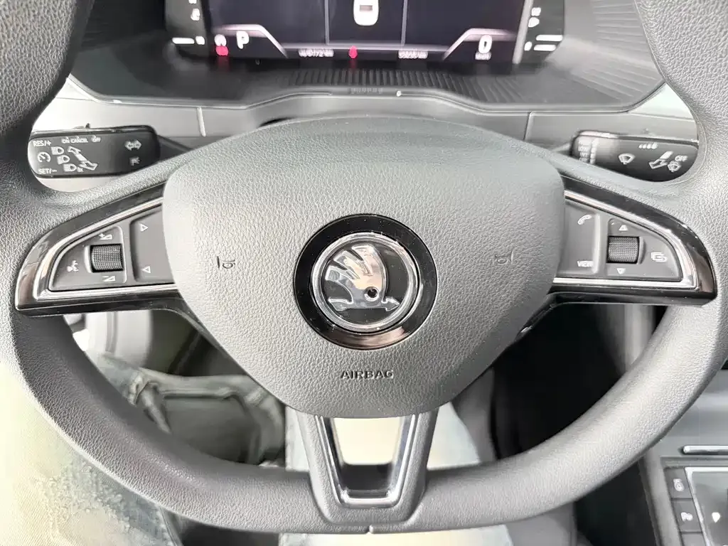 Skoda Superb — фото 8
