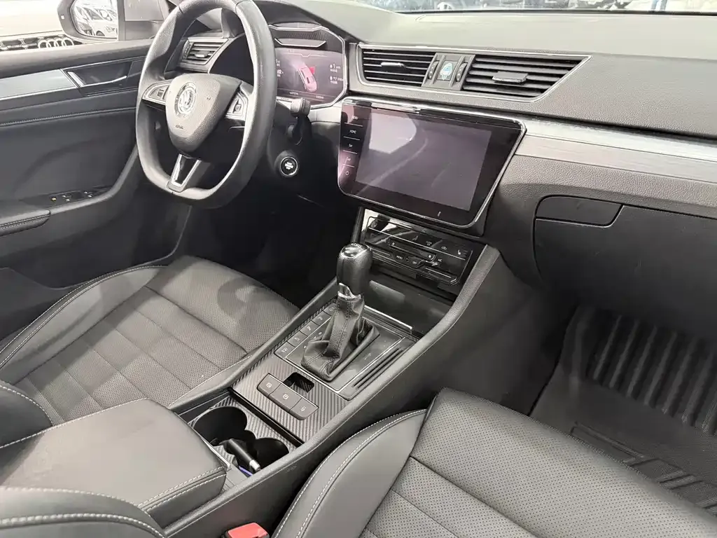 Skoda Superb — фото 9