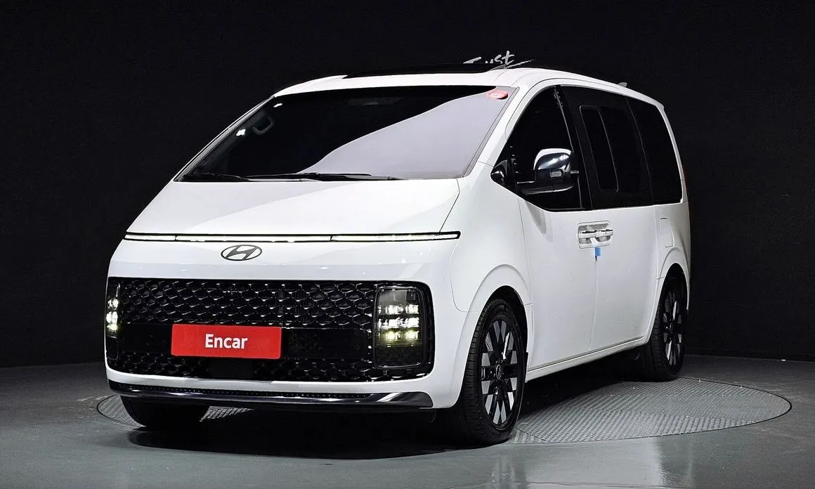 Hyundai Staria — фото 1