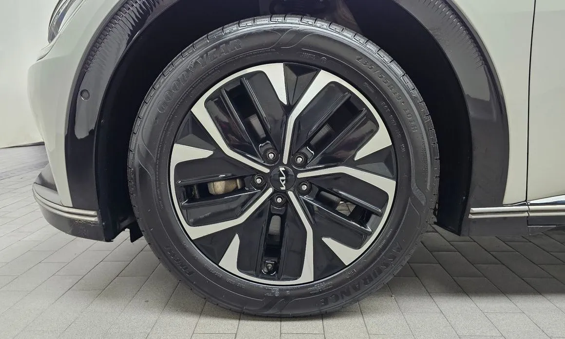Kia EV6 — фото 8