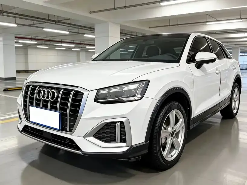 Audi Q2L — фото 1